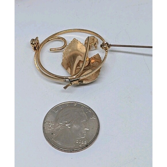 Vintage Gold Tone Textured White Faux Pearl Flower Circle Brooch Pin - Picture 6 of 6